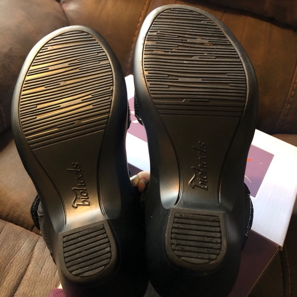 Orthotic lightweight sandals.  Fully adjustable. Snake skin black patent print - Picture 8 of 9